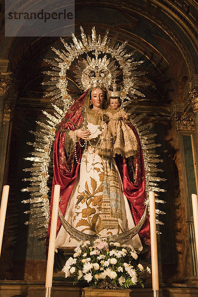Statue der Jungfrau Maria mit dem Jesuskind  Magdala Kirche  Sevilla  Andalusien  Spanien  Europa