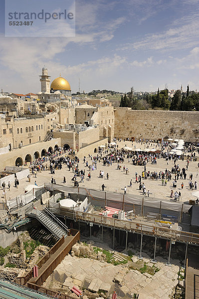 Felsendom  Klagemauer und vorne ein archäologisches Ausgrabungsgelände  Arabisches Viertel  Altstadt  Jerusalem  Israel  Vorderasien