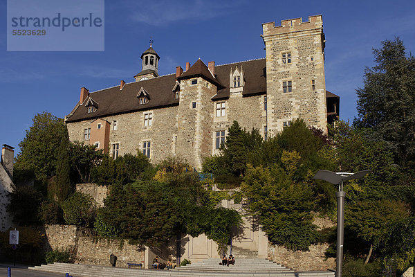 Schloss MontluÁon  Ch‚teau des Ducs de Bourbon  Montlucon  DÈpartement Allier  Frankreich  Europa