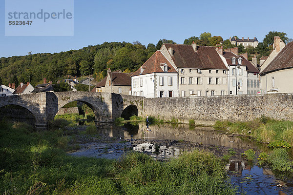 Mittelalterliche Brücke  Chambon sur Voueize  DÈpartement Creuse  Frankreich  Europa