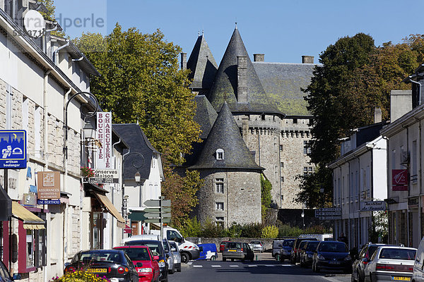 Die Burg Ch‚teau de Pompadour  Arnac-Pompadour  DÈpartement CorrËze  Frankreich  Europa