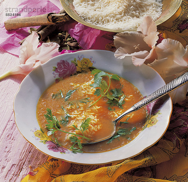 Basmati-Reis-Suppe mit Koriander  Indien  Rezept gegen Gebühr erhältlich