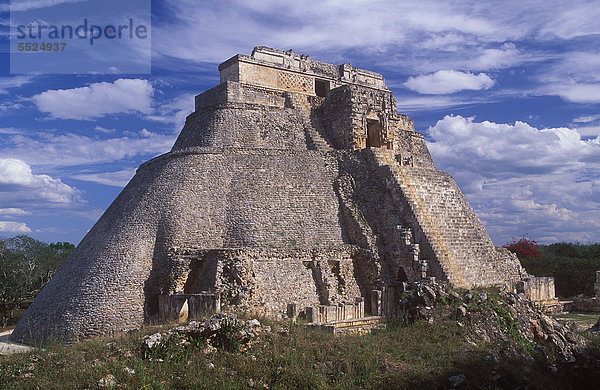 Pyramide des Wahrsagers  Maya-Puuc Ruinen von Uxmal  Yucatan  Mexiko  Nordamerika