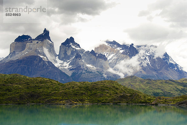 Los Cuernos del Paine  Torres del Paine Nationalpark  südliches Chile  Südamerika
