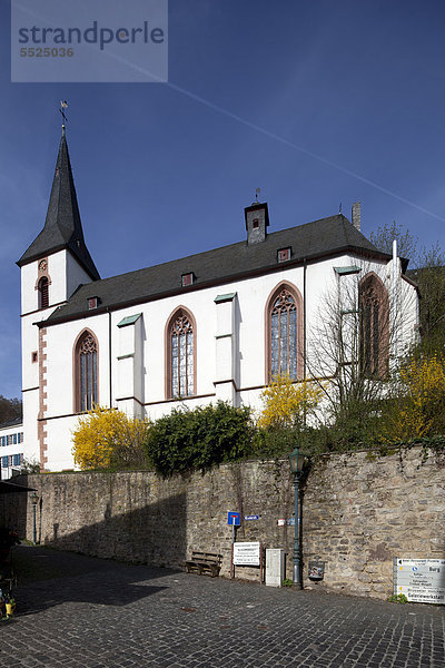 Kirche St. Mariä Himmelfahrt  Blankenheim  Eifel  Nordrhein-Westfalen  Deutschland  Europa  ÖffentlicherGrund
