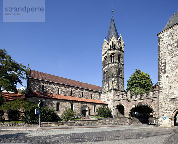 Nikolaikirche  Nikolaitor  mittelalterliches Stadttor  Karlsplatz  Eisenach  Thüringen  Deutschland  Europa  ÖffentlicherGrund