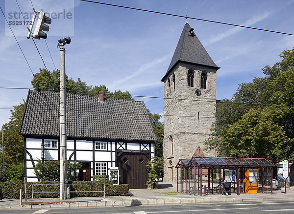 Evangelische Kirche Brackel  Fachwerkhaus  Dortmund  Stadtteil Brackel  Ruhrgebiet  Nordrhein-Westfalen  Deutschland  Europa  ÖffentlicherGrund