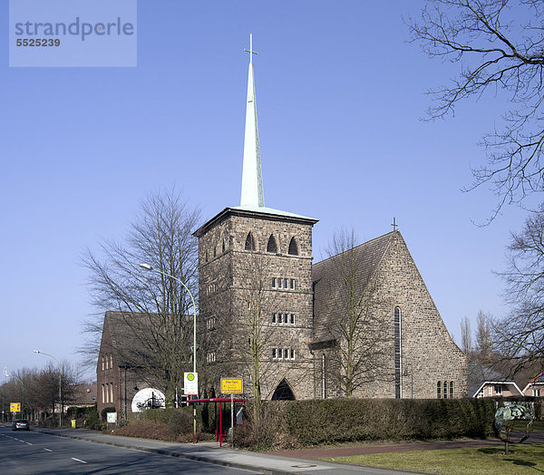 Christuskirche  Herten  Stadtteil Westerholt  Ruhrgebiet  Nordrhein-Westfalen  Deutschland  Europa  ÖffentlicherGrund