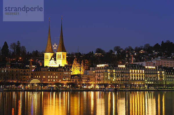 Hofkirche St. Leodegar  eines der Wahrzeichen der Stadt Luzern  Schweiz  Europa