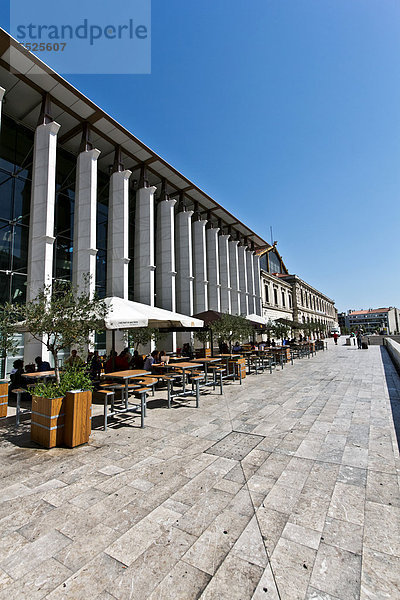 Der neue Erweiterungsbau des Bahnhofs Gare Saint Charles  Marseille  Provence-Alpes-Cote díAzur  Frankreich  Europa
