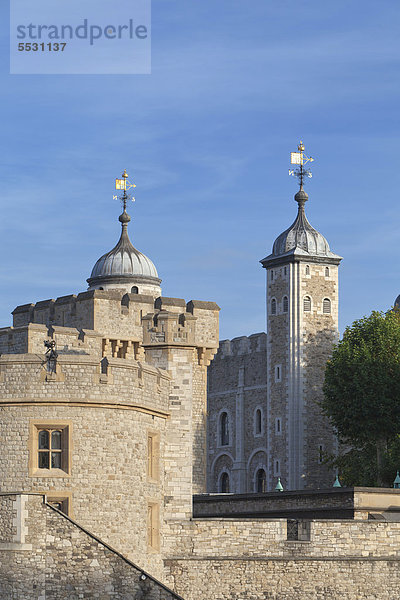 Türme des Tower of London  London  England  Großbritannien  Europa