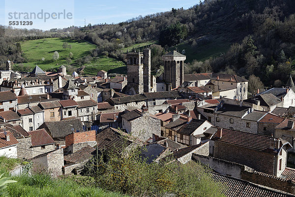 Dorf Blesle  Les Plus Beaux Villages de France  wird als eines der schönen Dörfer Frankreichs bezeichnet  Haute Loire  Auvergne  Frankreich  Europa