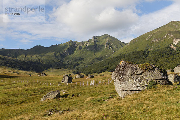 Fontaine Salee Tal  Monts Dore  Sancy  Naturpark Volcans díAuvergne  Puy-de-Dome  Frankreich  Europa