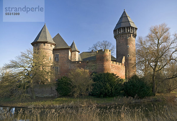 Burg Linn  Wasserschloss  Krefeld-Linn  Nordrhein-Westfalen  Deutschland  Europa