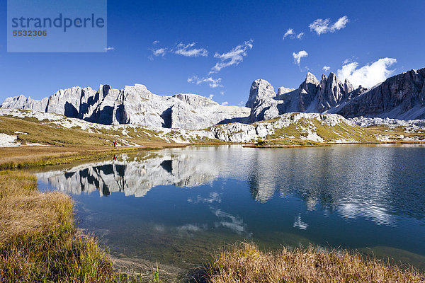 Bödenseen  hinten der Zwölferkofel  Hochpustertal  Sexten  Dolomiten  Südtirol  Italien  Europa