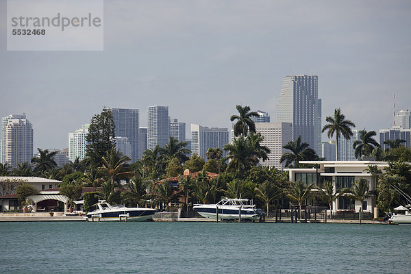 Vereinigte Staaten von Amerika USA Skyline Skylines Motorjacht Florida Miami Villa