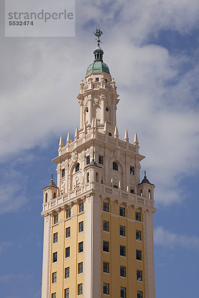 Der Freedom Tower  historisches Wahrzeichen in Downtown Miami  Florida  USA