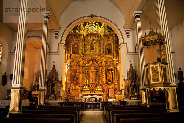 Der berühmte barocke goldene Altar de Oro der Iglesia de San Jose in der Altstadt Casco Viejo  Panama Stadt  Panama  Mittelamerika