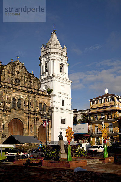 Plaza de la Independencia und die Kathedrale in der Altstadt Casco Viejo  Panama Stadt  Panama  Mittelamerika