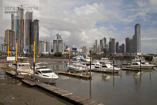 Skyline Skylines Hafen Großstadt Yacht Mittelamerika Panama