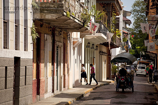 Straße in der Altstadt Casco Viejo  Panama Stadt  Panama  Mittelamerika