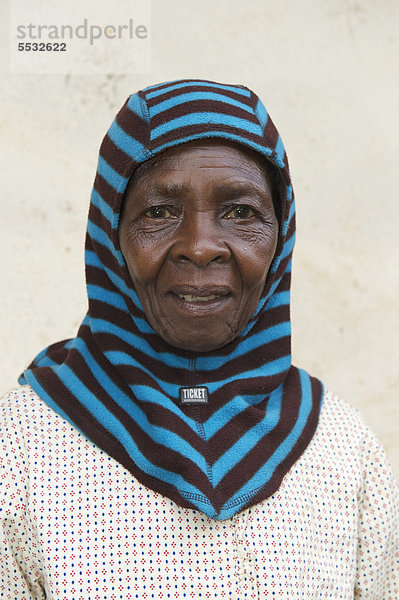 Alte Frau  Porträt  Bamenda  Kamerun  Afrika