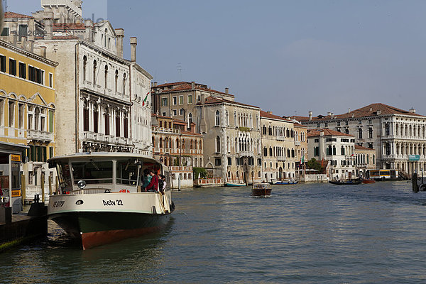 Canal Grande oder Canale Grande in der Nähe von San Toma  Stadtteil San Polo  Venedig  UNESCO Weltkulturerbe  Venetien  Italien  Europa