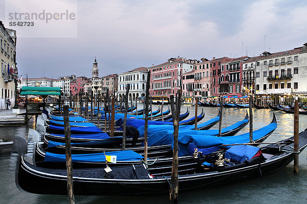 Europa Gondel Gondola UNESCO-Welterbe Canale Grande Italien Venetien