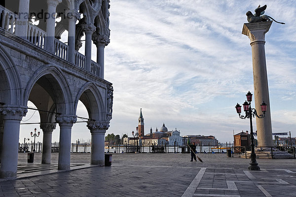 San Giorgio Maggiore mit Piazza San Marco  Markusplatz  Venedig  UNESCO Weltkulturerbe  Venetien  Italien  Europa