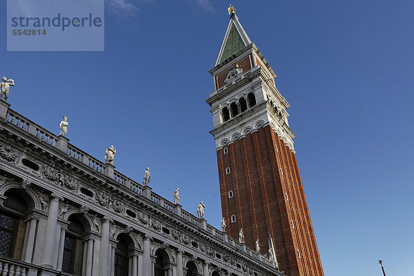 Campanile  Piazza San Marco  Markusplatz  Venedig  UNESCO Weltkulturerbe  Venetien  Italien  Europa