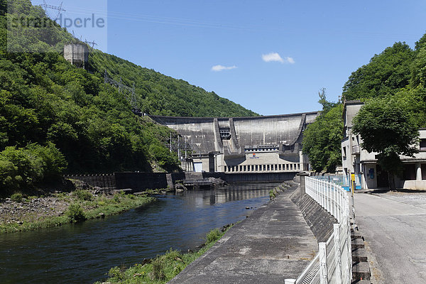 Wasserkraftwerk von Chastang an der Dordogne  CorrËze  Limousin  Frankreich  Europa