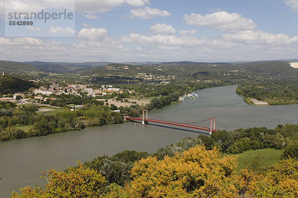 Blick auf das Dorf Viviers  Rhone-Schlucht in DonzËre  Ardeche  Drome  Frankreich  Europa