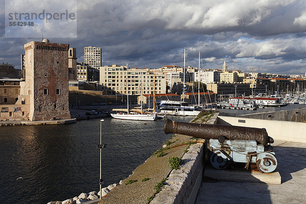 Fort Saint-Jean  Einfahrt zum Vieux Port  Alter Hafen  Marseille  Bouches-du-Rhone  Provence  Frankreich  Europa
