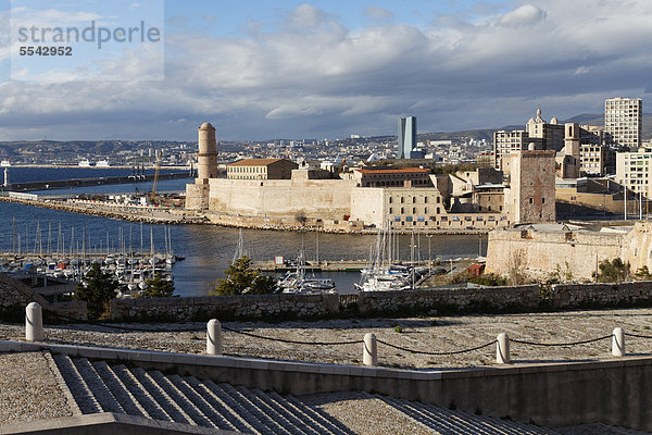 Fort Saint-Jean  Einfahrt zum Vieux Port  Alter Hafen  Marseille  Bouches-du-Rhone  Provence  Frankreich  Europa