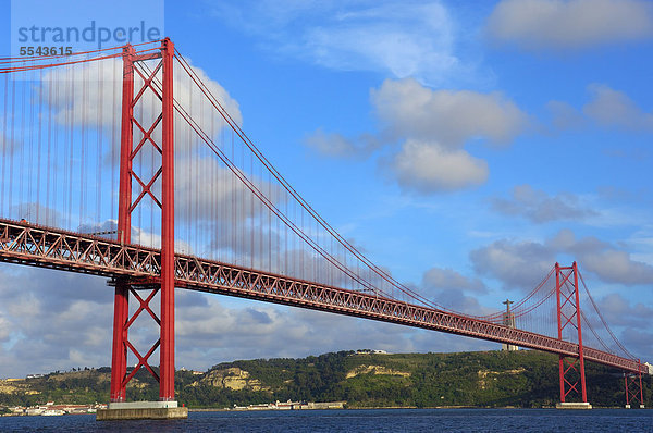 Ponte 25 de Abril  Brücke des 25. April  Tajo oder Tejo  Lisboa  Lissabon  Portugal  Europa