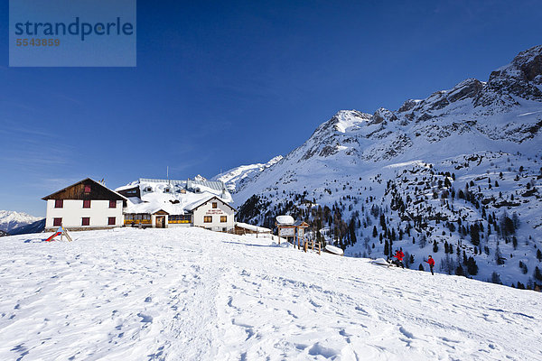 Zufallhütte  hinten die Rotspitz und das Martelltal  Südtirol  Italien  Europa