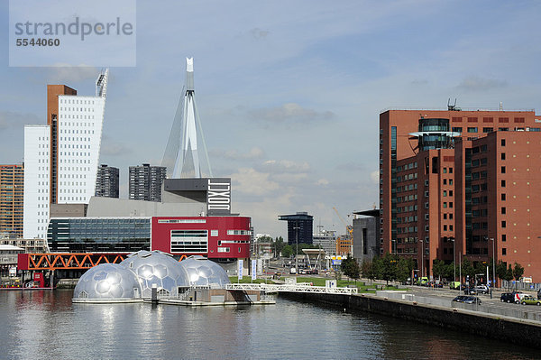 Moderne Architektur am Nieuwe Maas Fluss  Wilheminapier  Rijn Haven  Rhein Hafen  Kop van Zuid  Rotterdam  Holland  Nederland  Niederlande  Europa