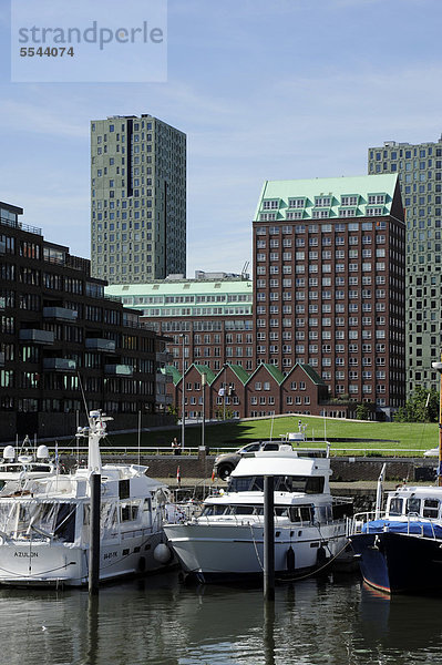 Moderne Architektur am Nieuwe Maas Fluss  Boote im Entrepothaven Hafen  Kop van Zuid  Rotterdam  Holland  Nederland  Niederlande  Europa