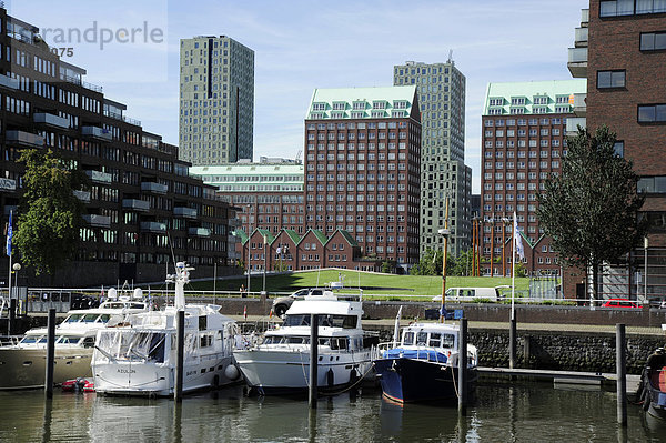 Moderne Architektur am Nieuwe Maas Fluss  Boote im Entrepothaven Hafen  Kop van Zuid  Rotterdam  Holland  Nederland  Niederlande  Europa