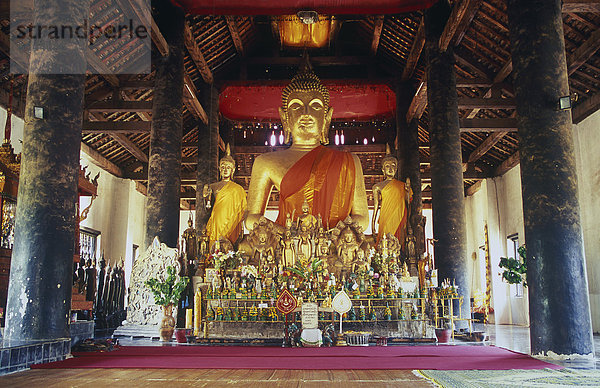 Buddhastatue im Wat Visounnarath Tempel  Luang Prabang  UNESCO-Weltkulturerbe  Laos  Indochina  Asien