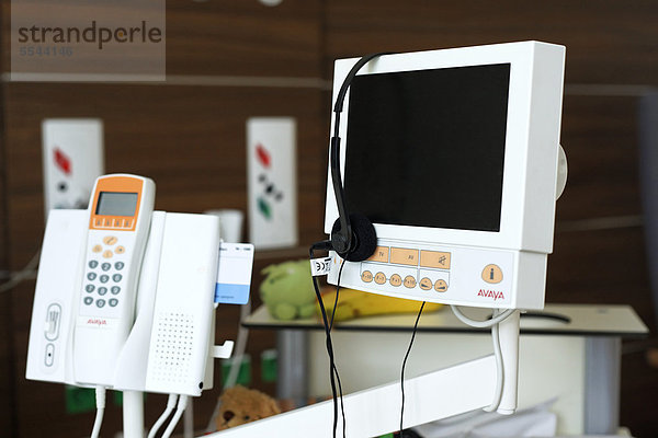 Telefon- und Fernsehunterhaltungs-Anlage an einem Krankenhausbett