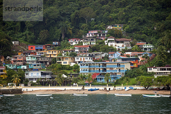 Strand Gebäude bunt Insel Mittelamerika Panama