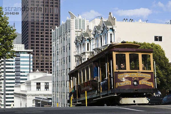 Alte Straßenbahn der San Francisco Municipal Railway  Muni  in der California Street  San Francisco  Kalifornien  USA