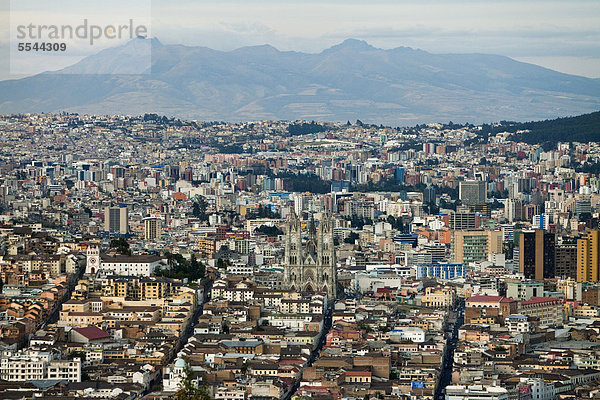 Quito Hauptstadt über Stadt Geschichte Fokus auf den Vordergrund Fokus auf dem Vordergrund Ansicht Ecuador Südamerika