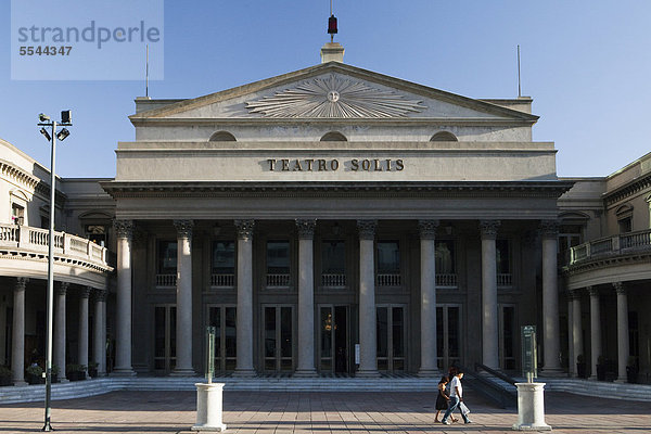 Teatro Solis  Solis Theater  das älteste Theater Uruguays  1856 erbaut  an der Plaza Independencia  Montevideo  Uruguay  Südamerika