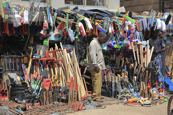 Haushaltswarenmarkt  Moshi  Tansania  Afrika