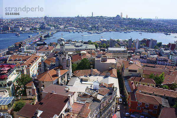 über Großstadt Brücke Turm Ansicht Bosporus Istanbul Türkei
