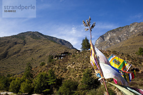 Gebetsfahnen im Paro-Tal  Bhutan