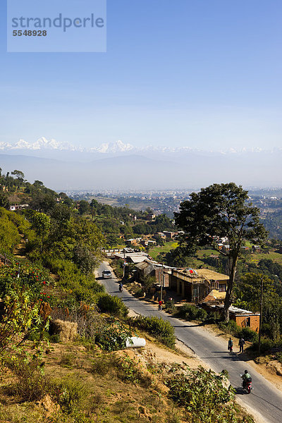 Straße in den Bergen von Kathmandu  Nepal