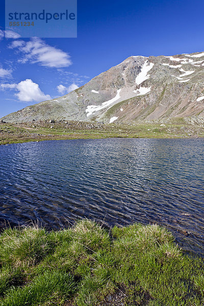 Kofelraster See und hinten der Hohe Dieb  Südtirol  Italien  Europa